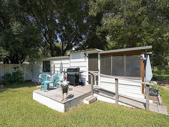 2nd image of 11 Pine Rd W