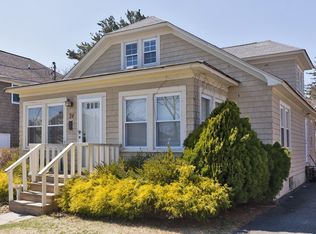 24 2nd Ave, East Islip, NY 11730