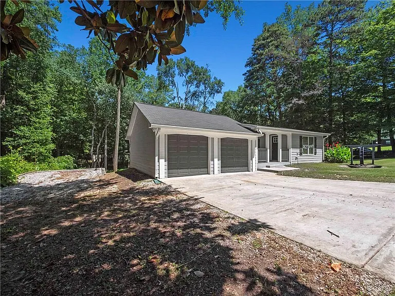 192 Hoke St — Photo 3