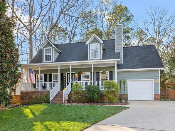 105 Hollowed Ct, Holly Springs, NC 27540