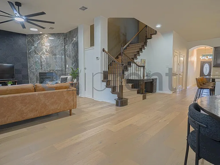 1209 Savoy Ln — Photo 9