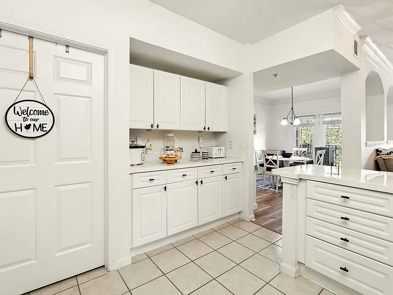 17-web-or-mls-211 Longview Ave 306_17_10212025