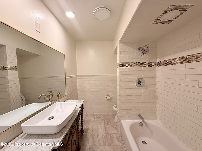 629 Clay Ave #1 — Photo 15