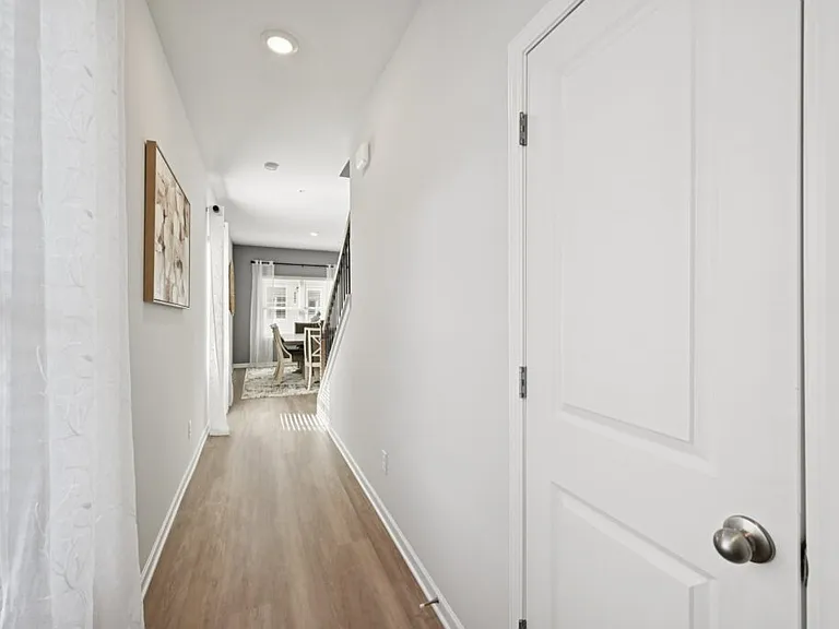 423 Lanier Cir — Photo 4
