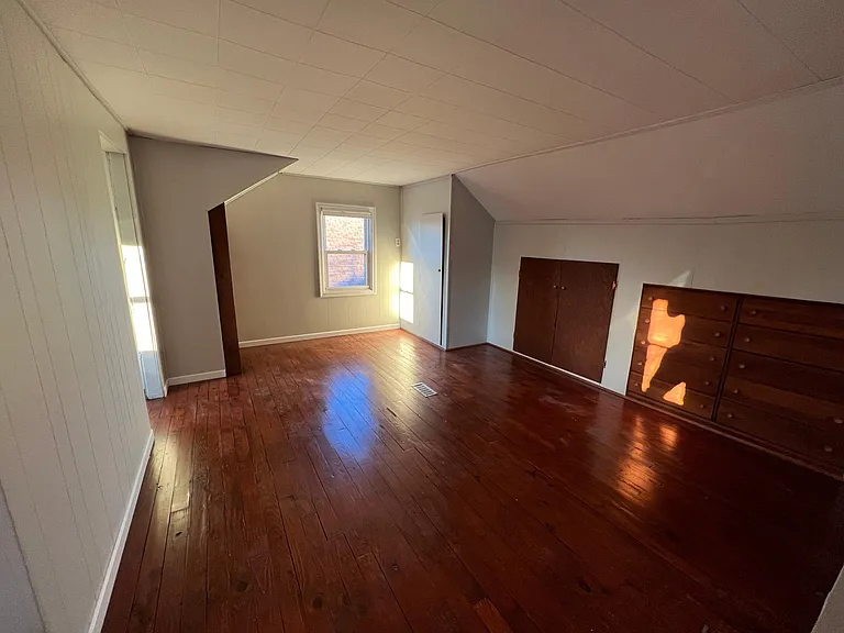 1528 Woodrow Ave — Photo 7