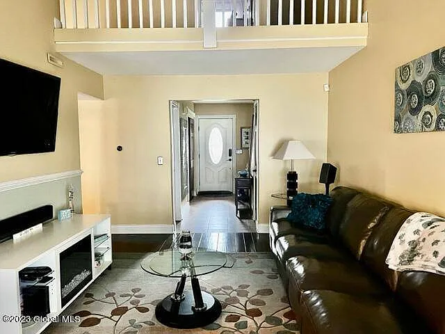 2 bed, 1.5 bath, 1280 sqft, $2,500 — Photo 4