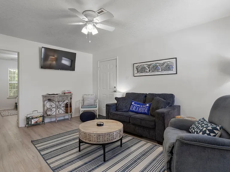 233 Palmetto Ln #B — Photo 3