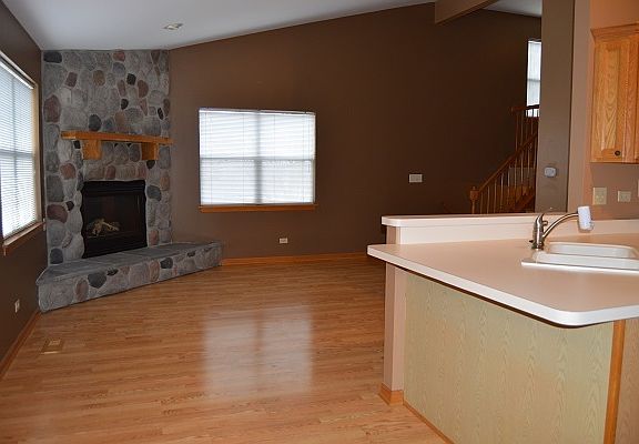 3rd image of 421 Dunridge Ct #421