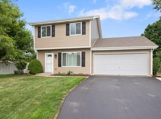 1558 Gloria Ct, Aurora, IL 60504