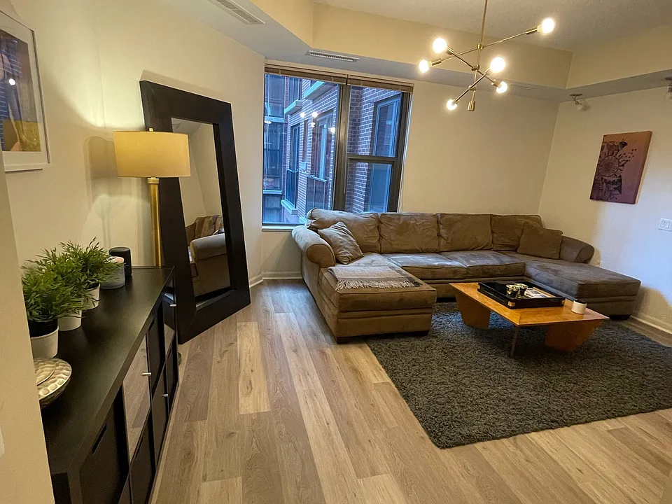 1390 Kenyon St NW #307