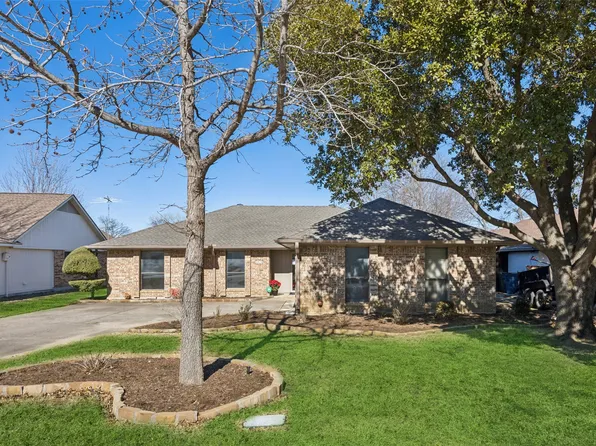 1829 Juniper Ln, Lewisville, TX 75077