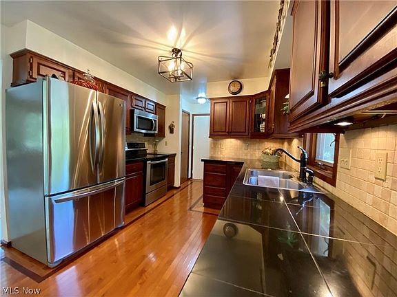 5th image of 531 Joann Dr