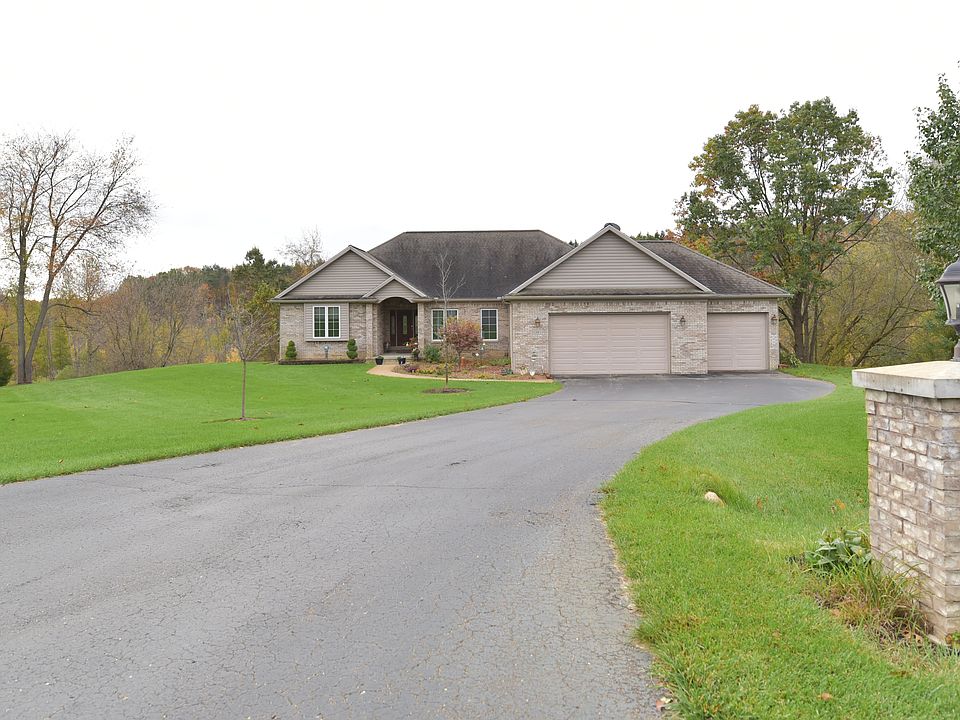 1st image of 680 Stonehill Dr