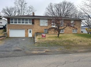 107 Early Ave, Petersburg, WV 26847