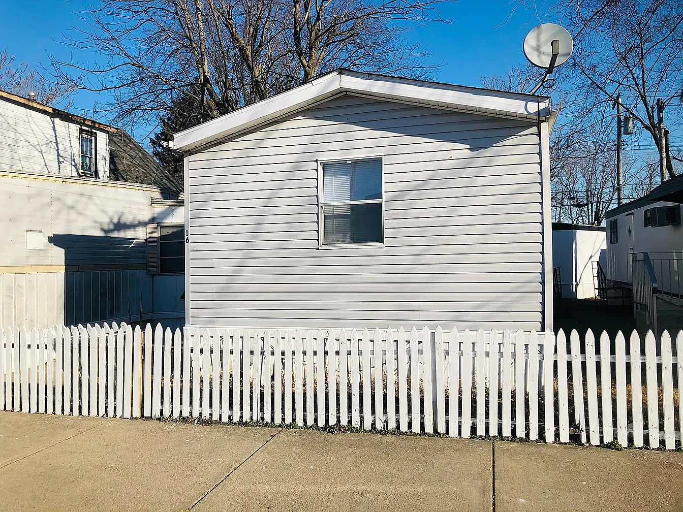 701 State St — Photo 2