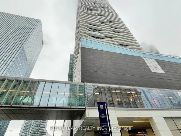 88 Harbour St #5703, Toronto, ON M5J 0C3
