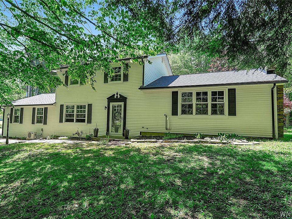 1st image of 151 Colony Ct