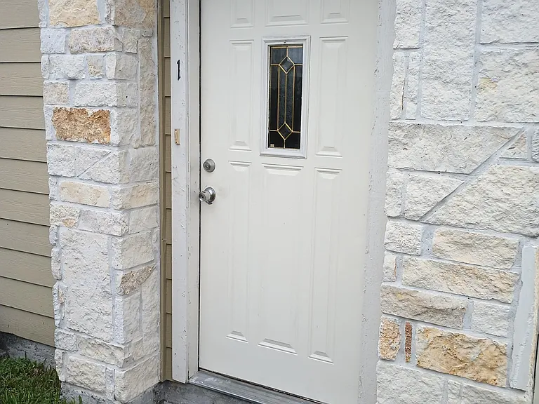 Reserved parking, 10 feet from front door