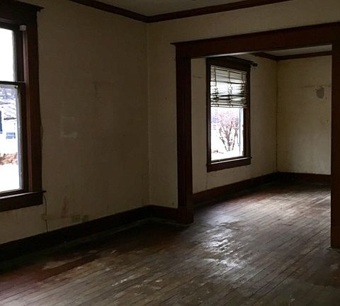 4th image of 204 S Main St