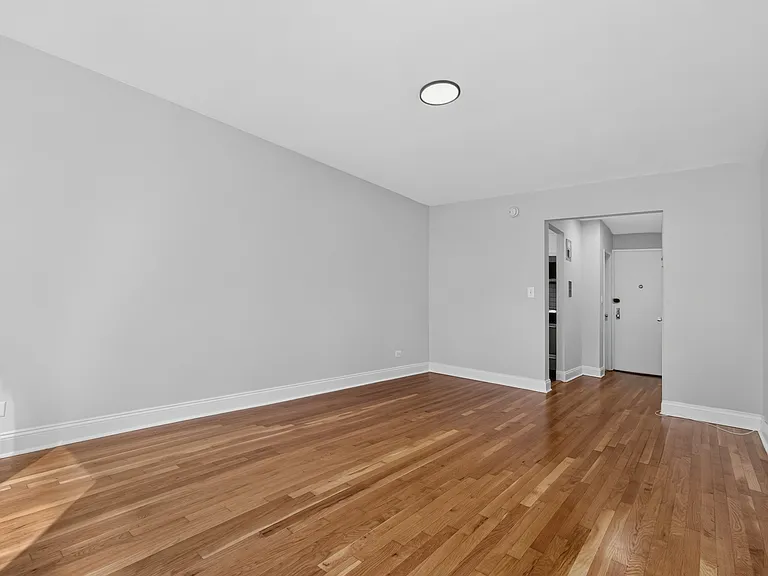 150 E 30th St #7B — Photo 4
