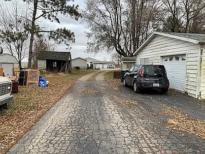 2nd image of 2972 N 800 East Rd