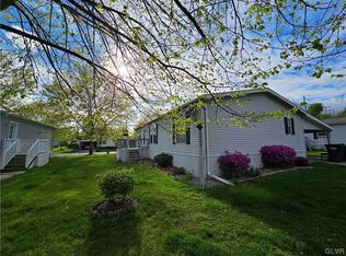 133 Greentree Ct E, Bath, PA 18014