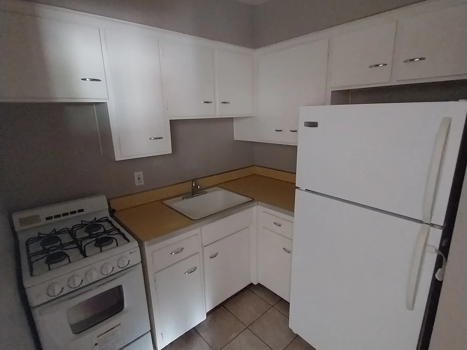 17808 Lakeshore Boulevard — Photo 3