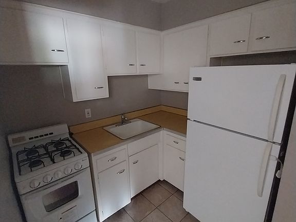 3rd image of 17808 Lakeshore Blvd