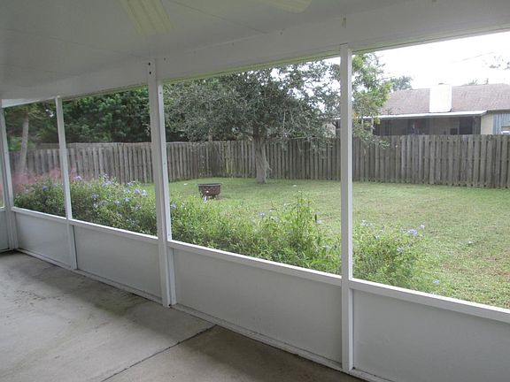 Covered porch & Fenced yard