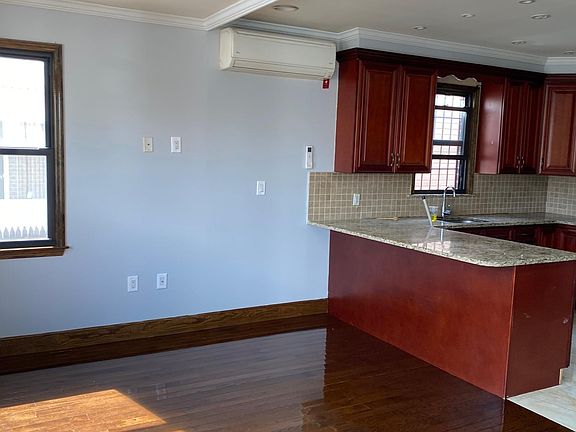 3rd image of 14931 45th Ave #1