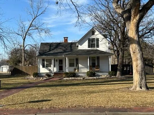 310 N Kennedy Ave, Ellinwood, KS 67526