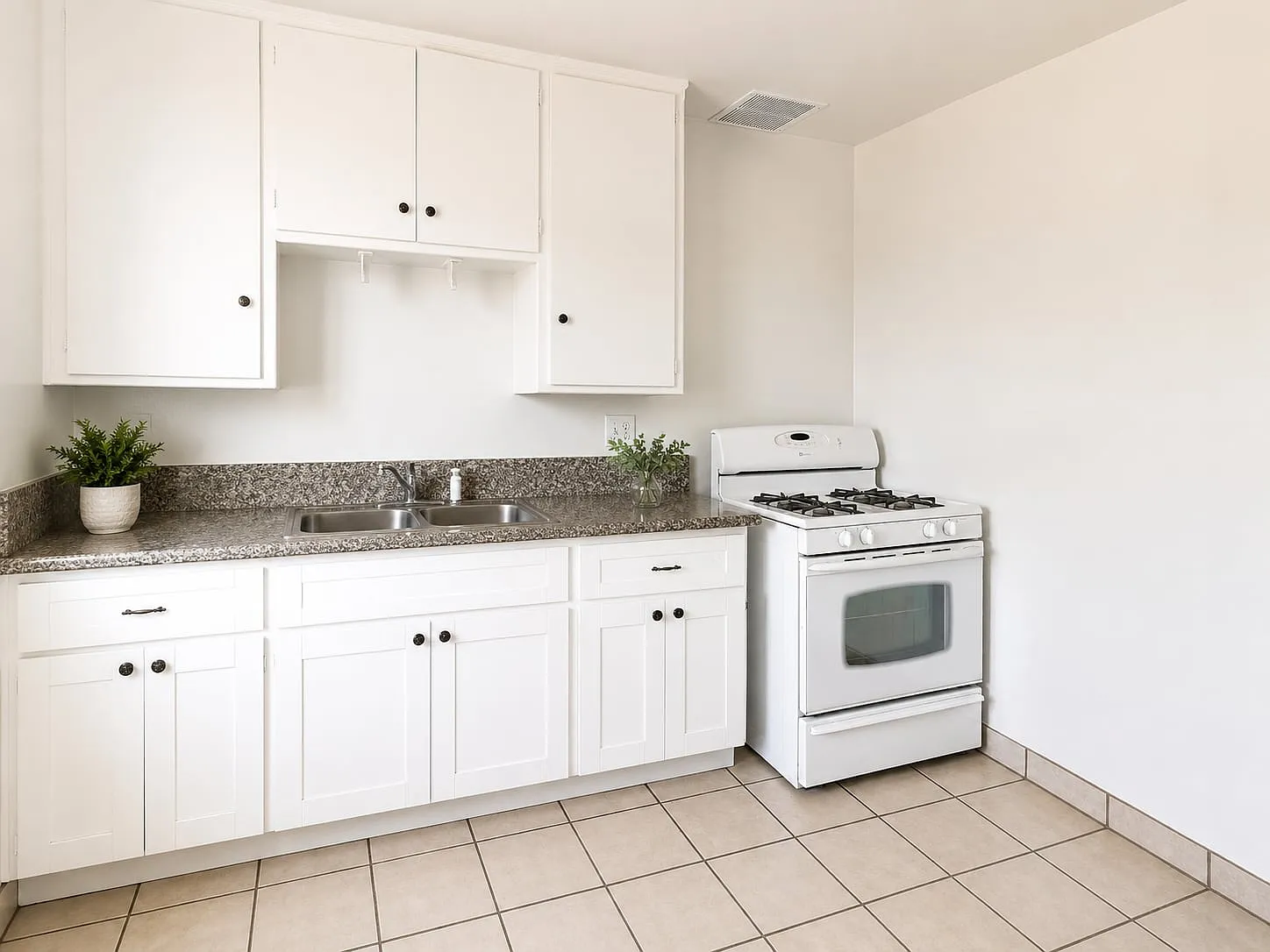 Studio, $1,600 — Photo 1