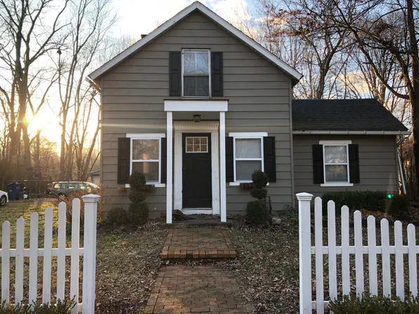 4652 Porter Rd, North Olmsted, OH 44070