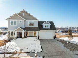 805 27th St NW, Minot, ND 58703