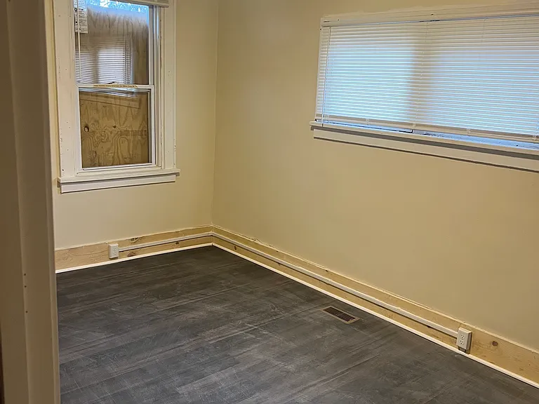 4255 Ashland Ave — Photo 6