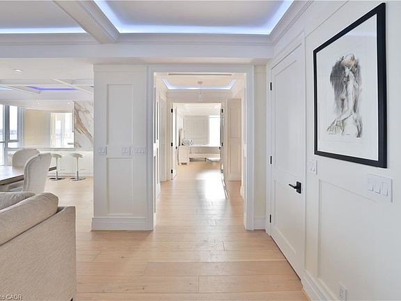 3rd image of 1477 Lakeshore Rd #904