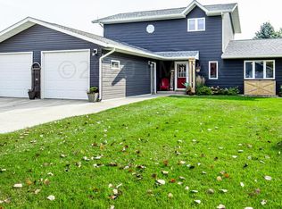 183 Prairiewood Cir, Kindred, ND 58051
