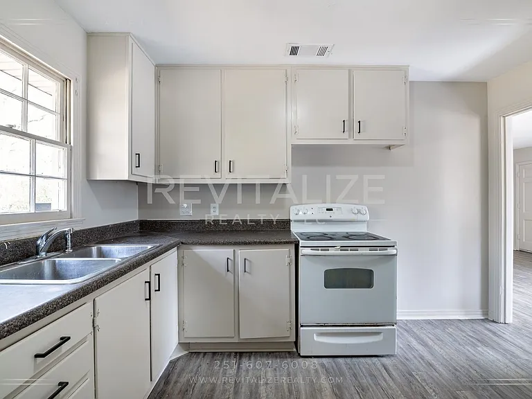 1258 Charmaine Cir N — Photo 11