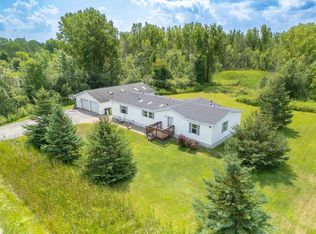 728 Lilac Rd, Little Suamico, WI 54141