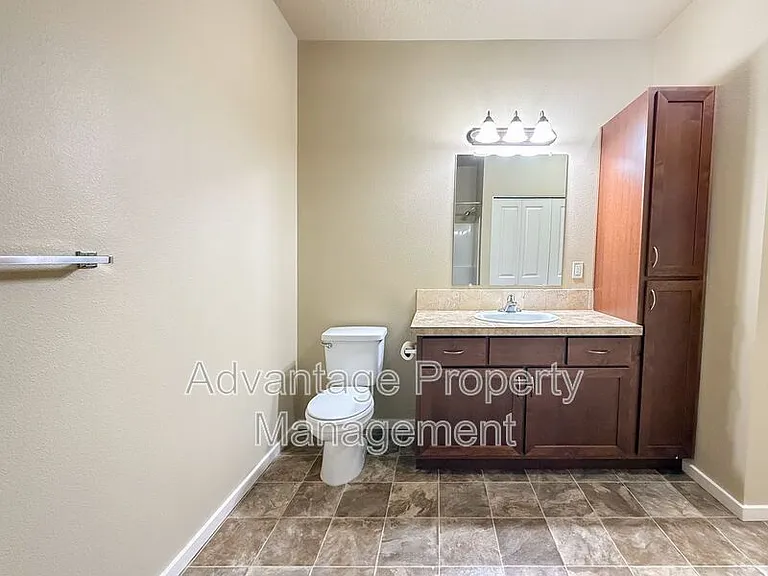 523 Catron St N #5 — Photo 41