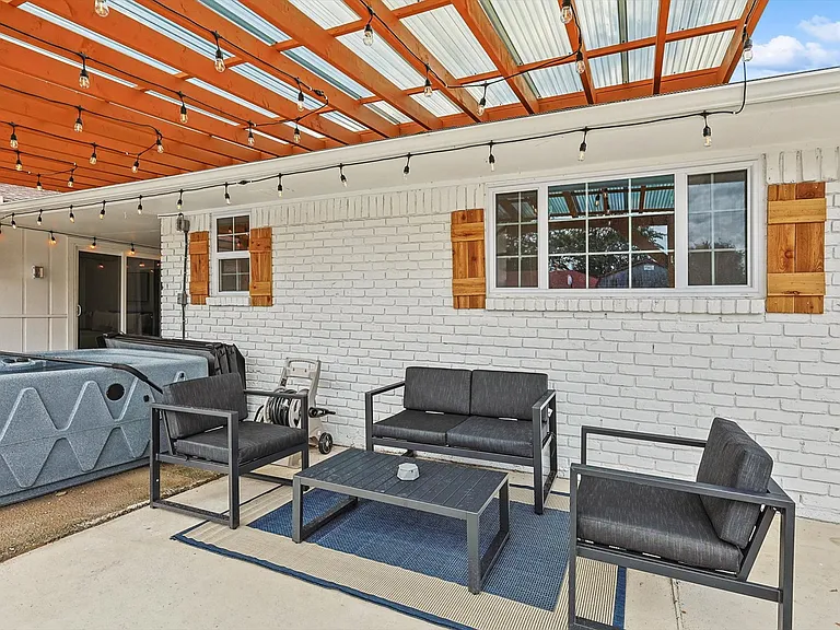 1012 Cloverdale Ln — Photo 36