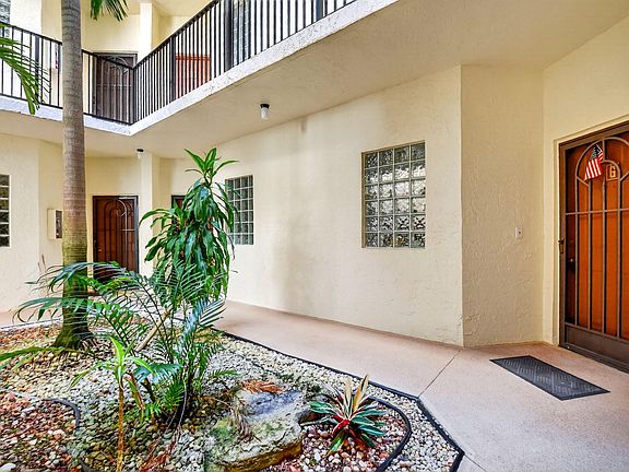4th image of 5099 Splendido Court #G