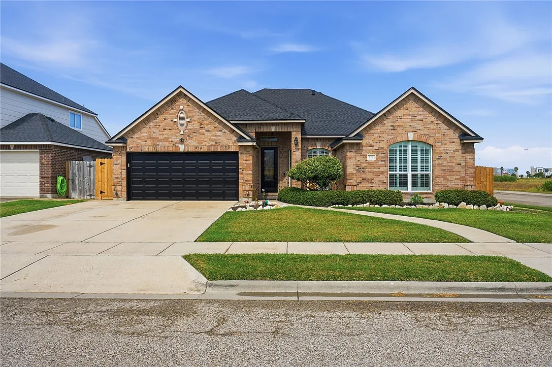 4 bed, 2.5 bath, 2607 sqft, $3,500 — Photo 1