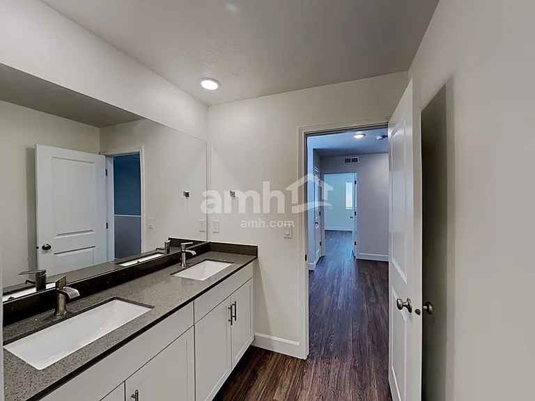2184 E Silverado Ln — Photo 18