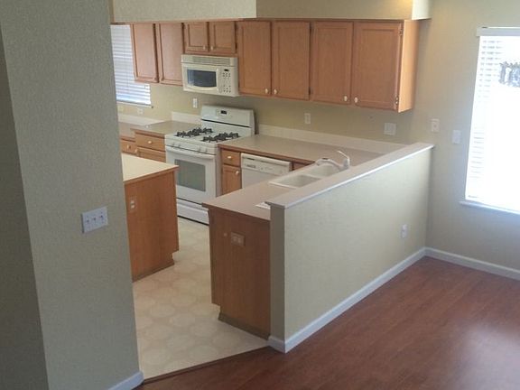 5th image of 3621 Red Cedar Ct SE