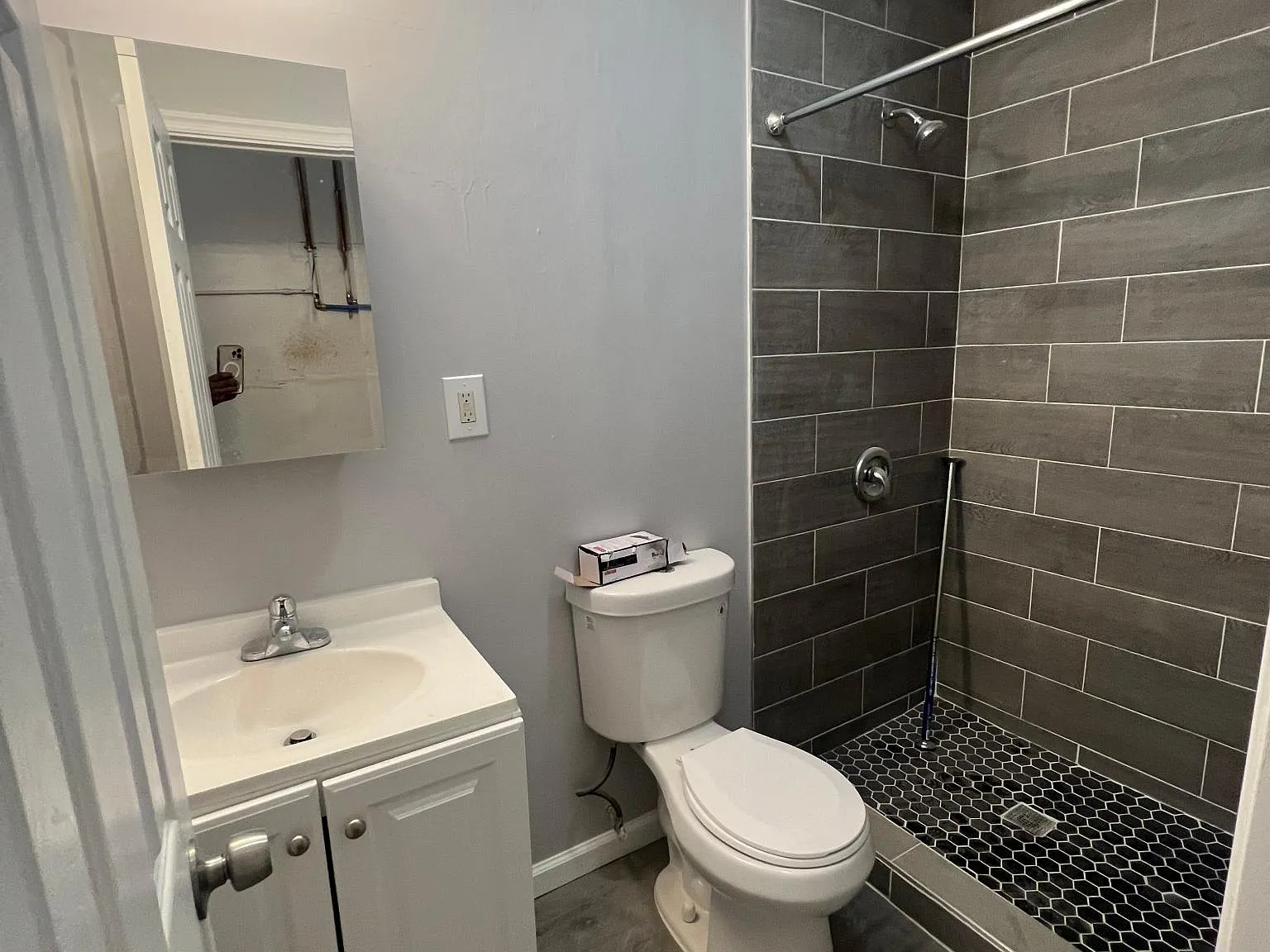Studio, 900 sqft, $650 — Photo 4