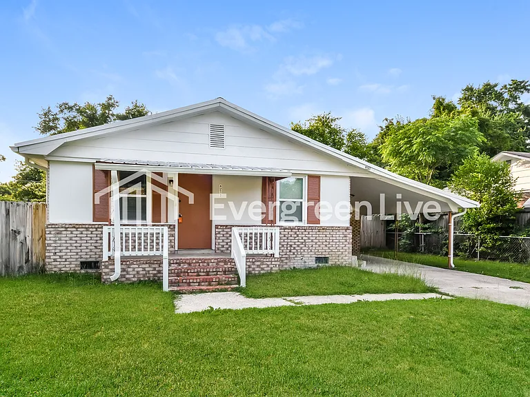 4213 Shorecrest Dr — Photo 1