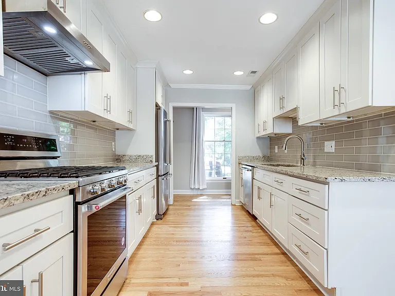 8500 Brook Rd — Photo 13