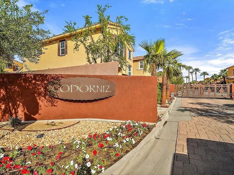 52210 Rosewood Ln — Photo 3