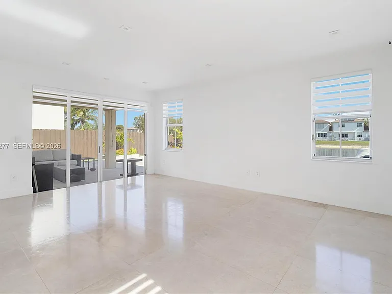 8551 NW 110th Ave — Photo 11